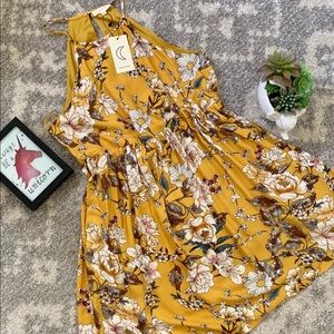 🌟NWT🌟 Crescent Halter Summer Dress